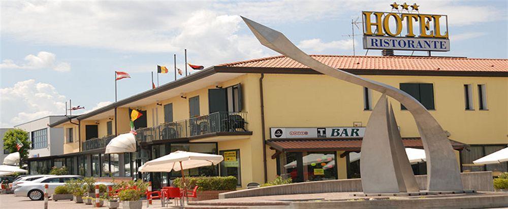 Hotel Gran Delta Rosolina Exterior foto