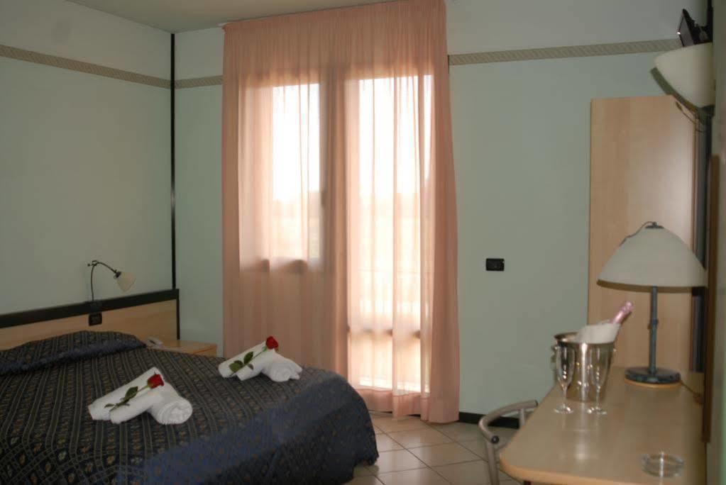 Hotel Gran Delta Rosolina Exterior foto